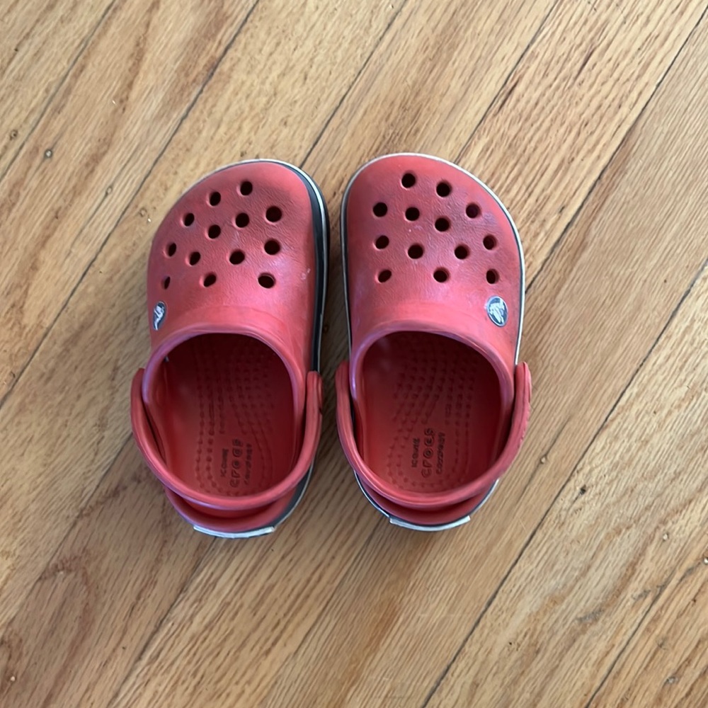Toddler Crocs Red (size 5)